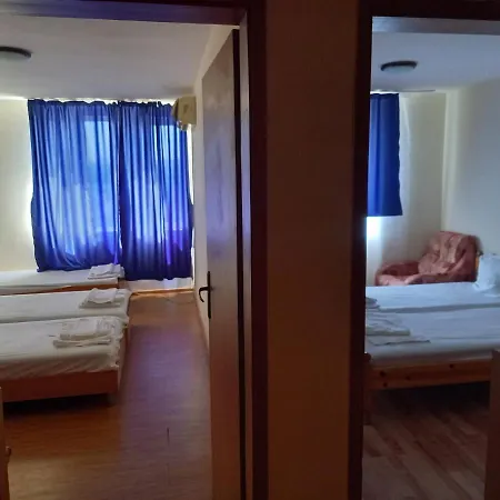 Central Hotel *