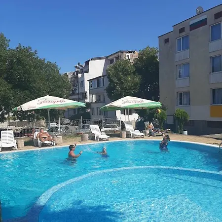 Central Hotel *