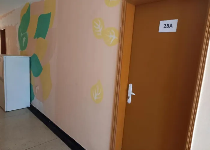 Хотел Central *